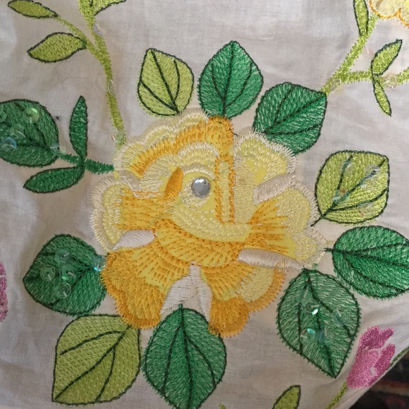 Miss Me Sweet Skirt with Floral Embroidery (M) - Picture 5 of 8